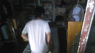 Le subo el vestido le corro la tanga y me la culeo entre los cajones de ropa