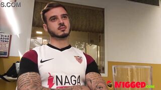 Guy didn't want black girls... Until he saw Jennifer's GIANT MELLONS! - 10 image