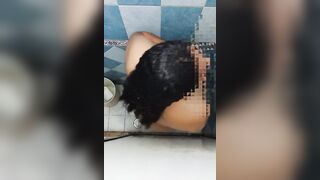 esposa gordibuena embarazada en la ducha