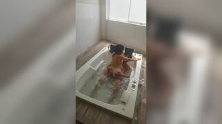 My stepmother wanted to give me a bath, and she got a big surprise with my fingers - 15 image