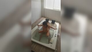 My stepmother wanted to give me a bath, and she got a big surprise with my fingers - 9 image