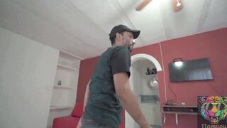 No te vayas a venir adentro! Me cogo a la esposa de mi mejor amigo!! - 2 image