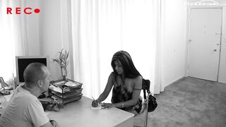 Latina nimmt riesen schwanz fuer job