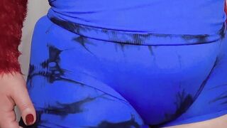 Stepmom Soraya is a stunning beauty with curvy body before bedtime