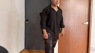 Imyouxxx & Latina Pam share a steamy anal session with a delivery guy