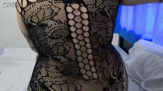 Latina with a perfect ass in tights rides like a pro in homemade porn video