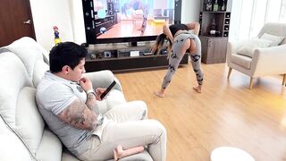 Summer_steph and Richiesummer get naughty with a robot vacuuming - 5 image