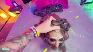 Luna Colombiana & Latina get wild with DJ at high-energy party - 4 image