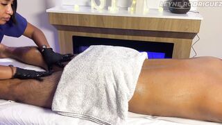 Latina Leyne Rodriguez oils up and gives a steamy massage, quick finish - 5 image