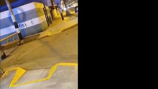 Camino al hotel con mi yerno ...me da por mi colita muy rico - 1 image