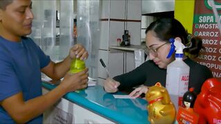 Waitress agrees to fuck without a condom with a client in exchange for a good tip. - 2 image