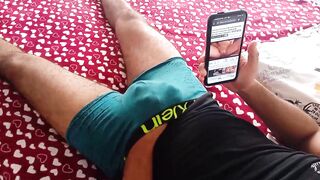 Mi suegra me descubre viendo porno y me dice que quiere sexo duro antes que llegue su esposo - 1 image