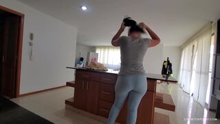 Milf mom with huge ass gets a pounding on her kitchen by the boss - 6 image