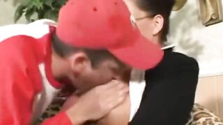 Professoressa tettona scopa l'alunno dotato - 3 image