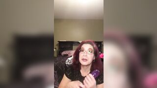 LilGiantess Chats With Her Cuck