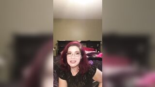 LilGiantess Chats With Her Cuck