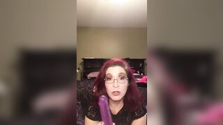 LilGiantess Chats With Her Cuck