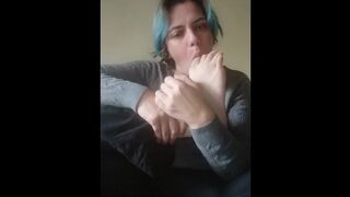 Clean my feet worm - 1 image