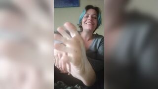 Clean my feet worm - 15 image
