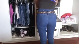 Mother and sister show off their big ass to their friends - 10 image