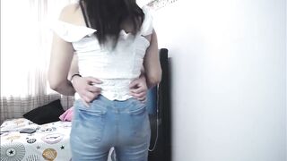 An AprilFox dance class that heats up and ends up in Sexual class for Samanta.