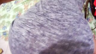 Vizinho saiu a mulher dele veio aqui dar o bucetão pra mim