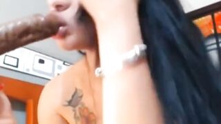 yo experta en chupar  I expert in sucking