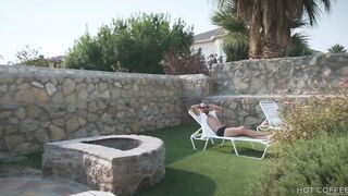 Jolla la diosa puertorriqueña ama tener sexo en la piscina