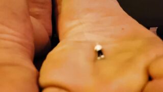 Mama's Strong Giantess Feet