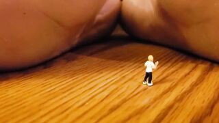 Mama's Strong Giantess Feet