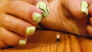Mama's Strong Giantess Feet