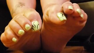 Mama's Strong Giantess Feet