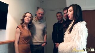 Sonia et Jennifer deux coquines hawt se partagent trois bites - 6 image