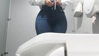 Recording patients pissing in hospital - 15 image