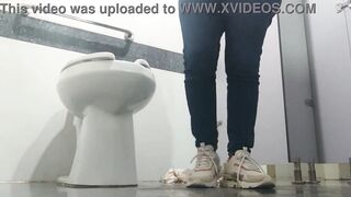 Recording patients pissing in hospital - 9 image