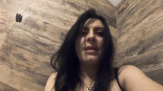 MilfyCalla-Masturbating and peeing after ironing a winter puffer coat