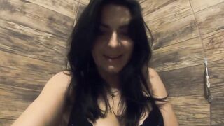 MilfyCalla-Masturbating and peeing after ironing a winter puffer coat