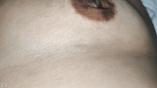 Mi amante madura se toca antes de que se lo meta