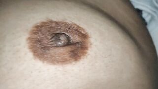 Mi amante madura se toca antes de que se lo meta