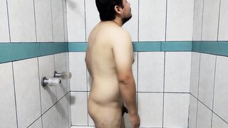 Candyboom welcomes her boyfriend in the shower, she is eager for a romantic and wet night. She is going to be filled several times on all fours without a condom.