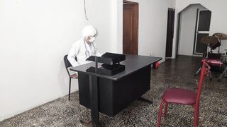 THE DOCTOR HAS SEX WITH HIS SECRETARY IN THE CUSTOMER SERVICE OFFICE. SHE RIDES HIM VERY SENSUALLY ON THE DESK AT WORK