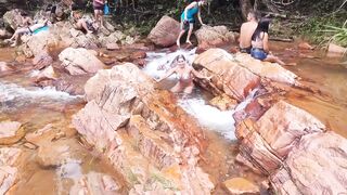 Outdoor adventure on the waterfall trail fucking and cumming inside the hottie's ass until cum overflows. Vagninho and Luna Oliveira - 2 image