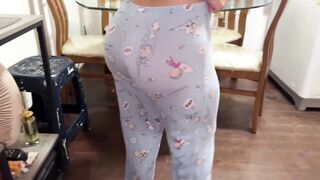 Mother-in-law shows off BIG ASS to son-in-law who ends up fucking her - 5 image