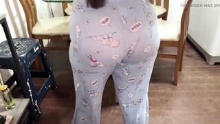 Mother-in-law shows off BIG ASS to son-in-law who ends up fucking her - 8 image