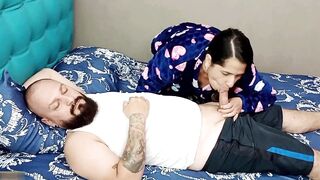 Hot Latina tired of masturbating, takes advantage of a friend's arrival and gives him a really good blowjob so he can fuck her - SPANISH PORN - 5 image