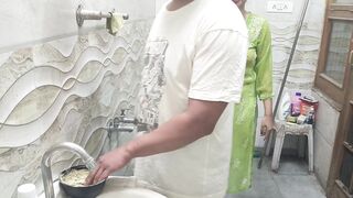 Indian Sutela Bhai saw the stepsister doing the scandal and even after refusing to demand to her