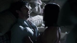 Playing with Fire (Jugar con fuego) sex scene complication