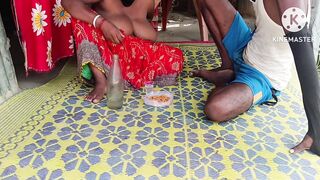 Desi bhabhi sharab pee kar land chusa