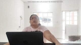 Housewife pays a technician with a good blowjob and a hard and rich fuck while her husband works