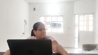 Housewife pays a technician with a good blowjob and a hard and rich fuck while her husband works